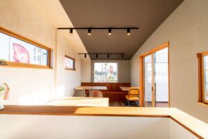 カフェトレーラーハウス内観