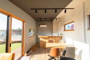 カフェトレーラーハウス内観